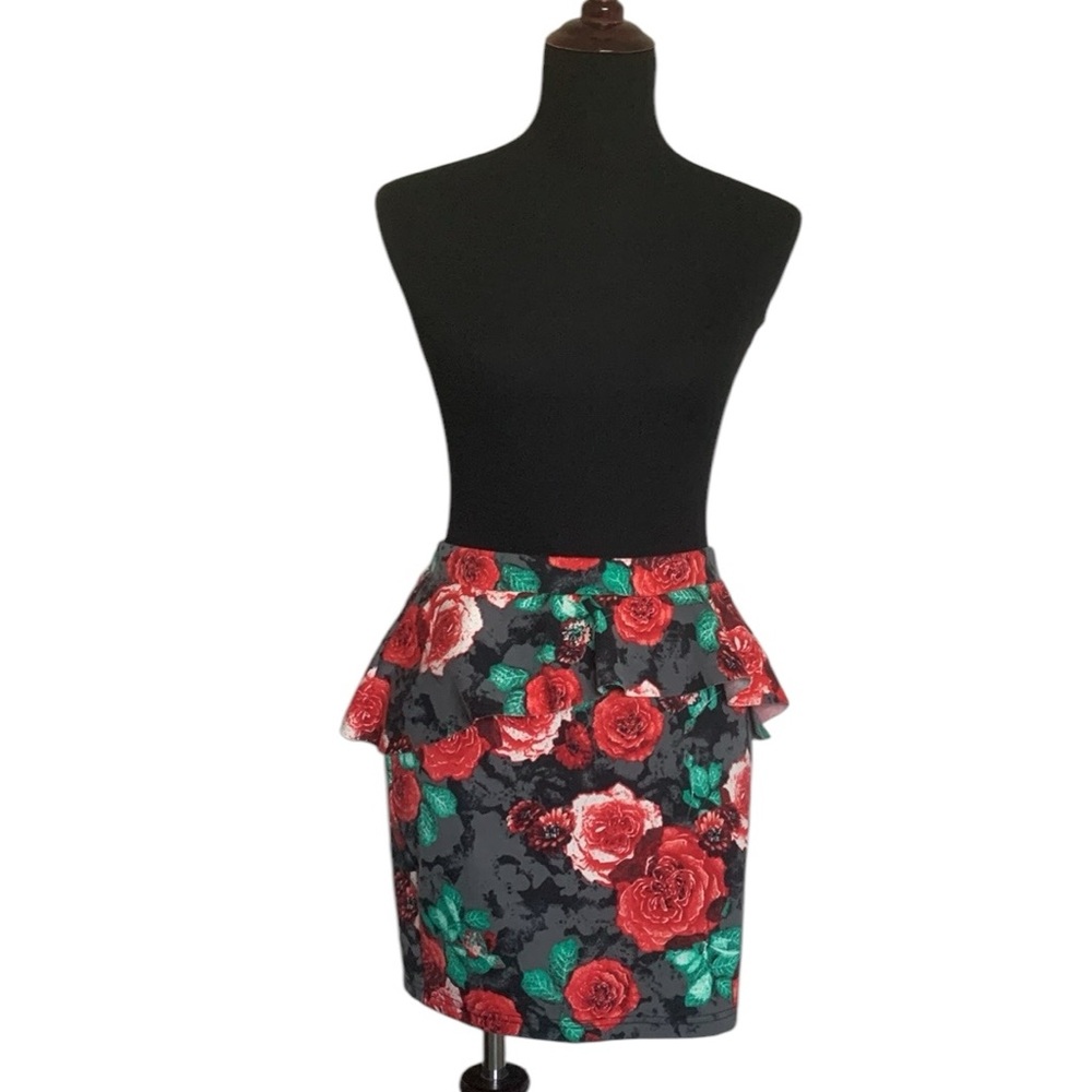 Candie’s Rose Pattern Pencil Skirt with Ruffle Women’s Size Medium